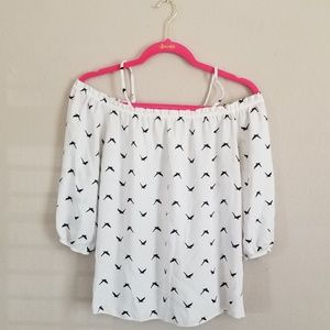 ⭐️❣️SALE❣️⭐️ Dove print blouse 🕊